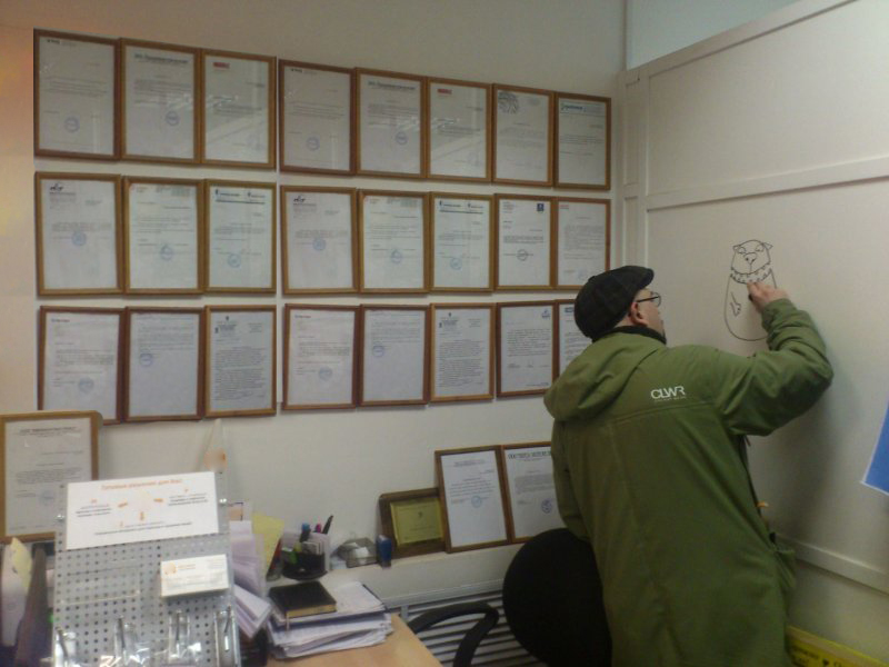 Вася Ложкин в офисе Арт-Пакинг