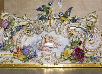 Синички — лазаревки над росписью с амурами «Аллегория музыки»