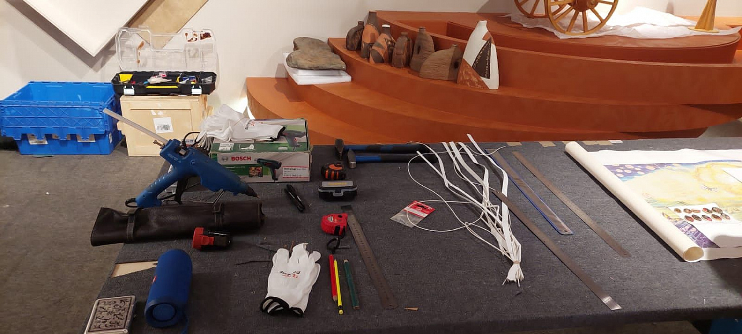 Перевозка, упаковка и монтаж выставки Перекрестки миров Аркаим