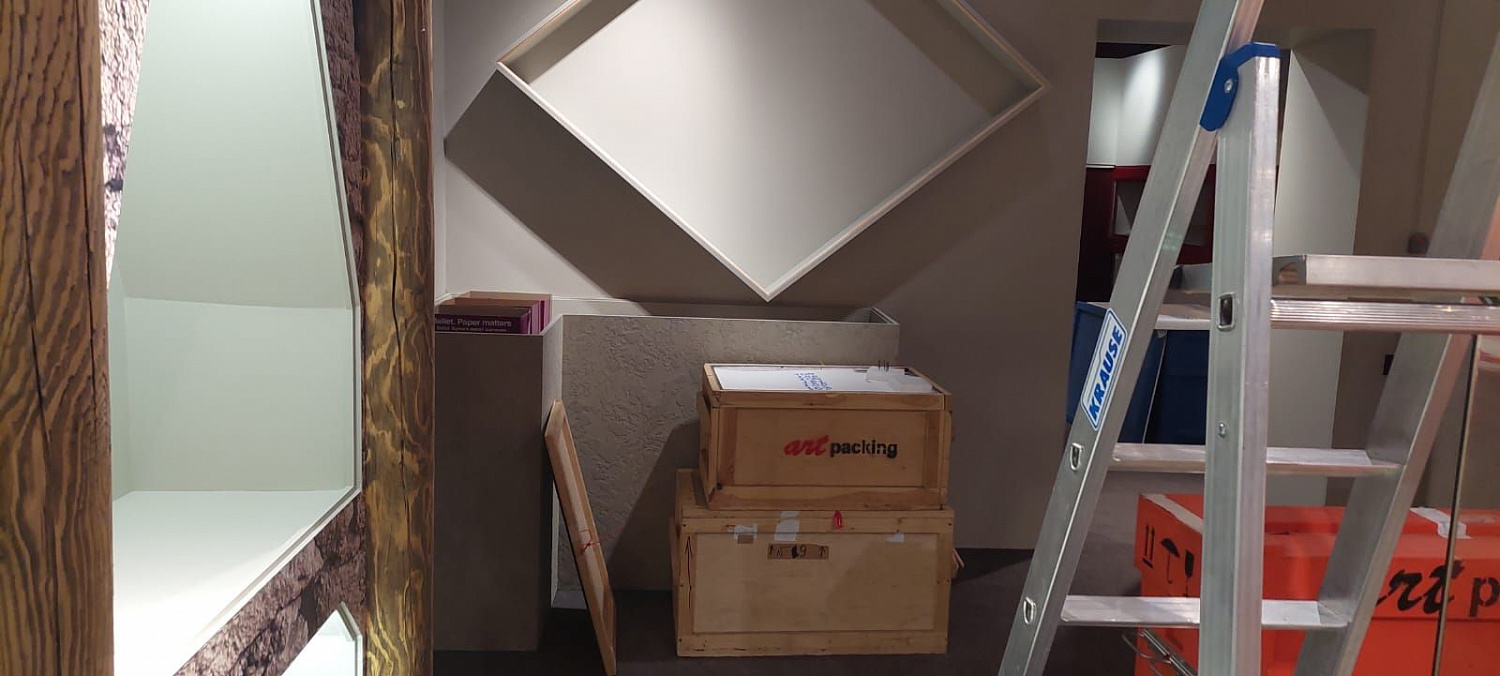 Перевозка, упаковка и монтаж выставки Перекрестки миров Аркаим