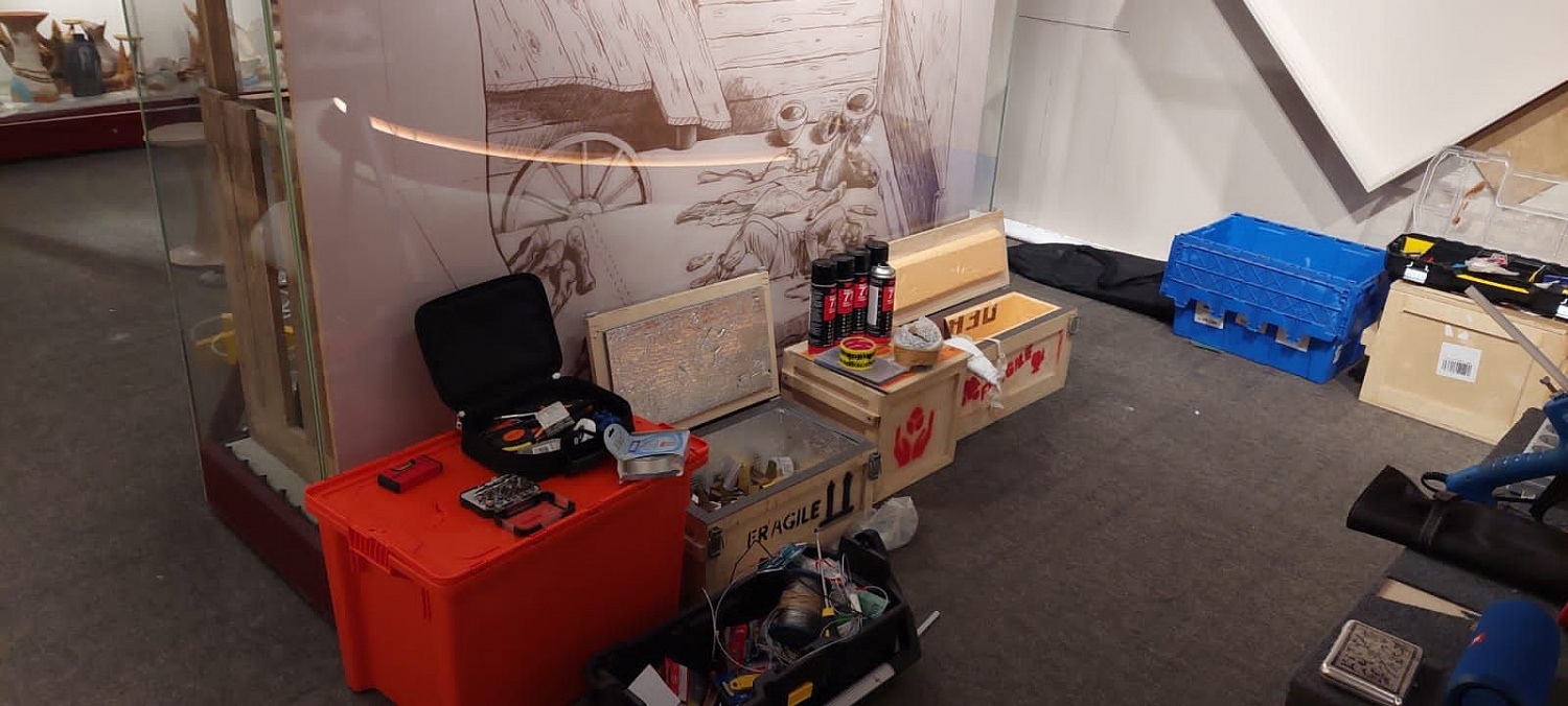 Перевозка, упаковка и монтаж выставки Перекрестки миров Аркаим